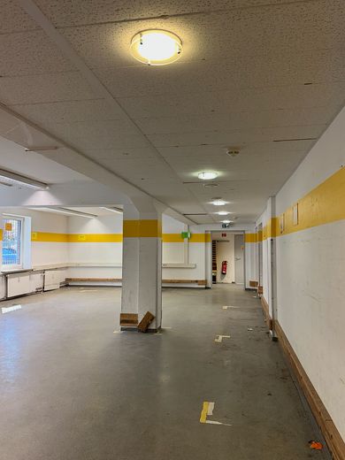 314 m² veelzijdige bedrijfsruimte in Hamburg-Volksdorf – drempelvrij, deelbaar en per direct beschikbaar – Zustand vor Renovierung