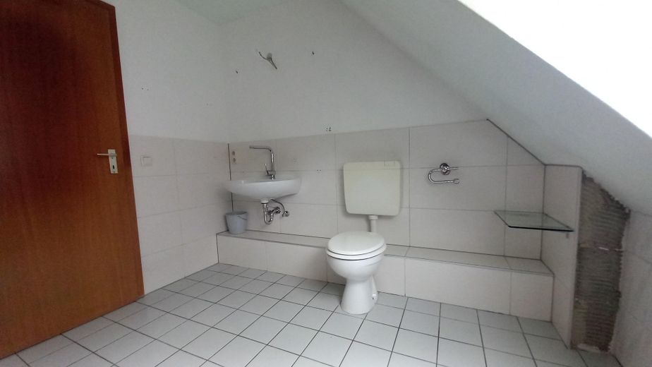 Doppelhaushälfte im Zentrum von Frechen mit Garage und Garten – Bad 1.Obergeschoß
