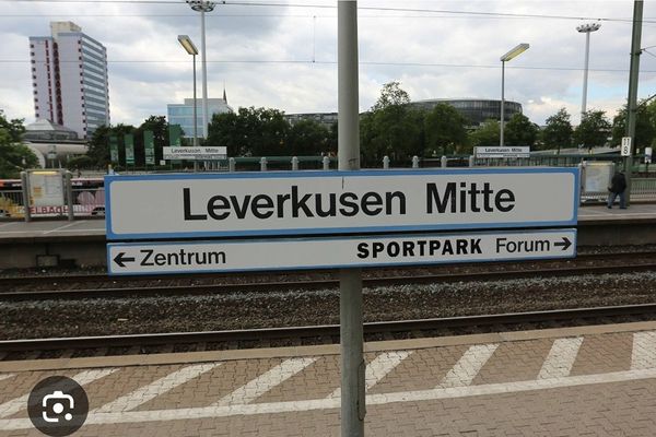 €600.- NUR AN MÄNNER-STUDENTEN ZIMMER IN STUDENTEN WOHNUNG NICHTRAUCHER MIT EINKOMMENNACHWEIS