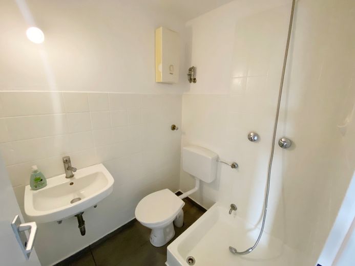 Renoviertes ruhiges 1,5 Zimmer Apartment zentral in Mettmann mit Balkon – Foto 3