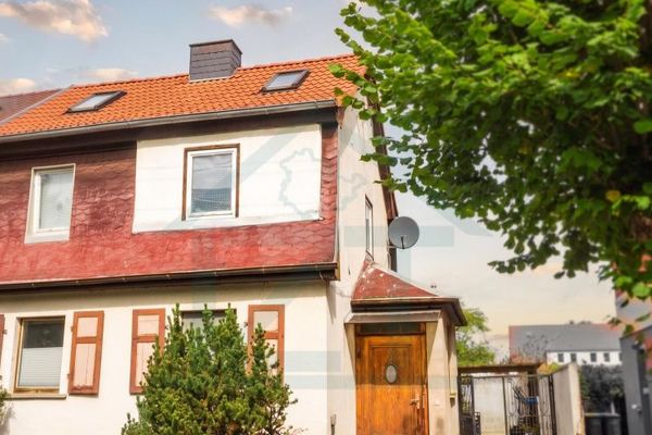 Sanierungsbedürftige Doppelhaushälfte in ruhiger Lage von Camburg