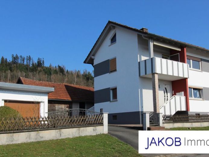 Abitare da sogno nella Foresta Francone: spaziosa casa bifamiliare vicino a Kronach – Foto 1