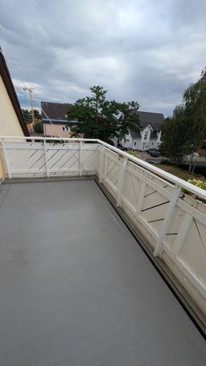 *Bez prowizji*- zadbany, przyjazny rodzinie skrajny dom szeregowy (procedura ofertowa) – Balkon DG