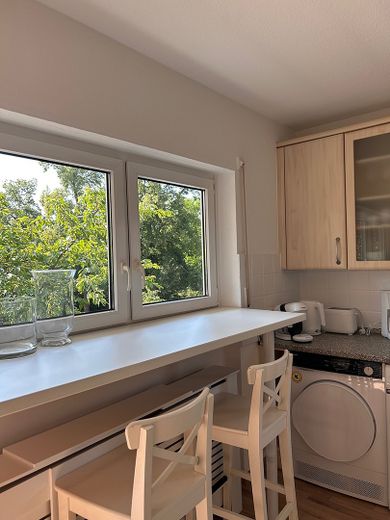 Stilvoll möblierte 120 m² Wohnung mit Kamin, Balkon und Gartennutzung in Heilbronn – Zdjęcie 2