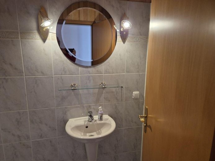 Schöne 3- ZKBB Wohnung (1.OG) mit 108 qm in Habichtswald OT Ehlen zu vermieten – Gäste WC