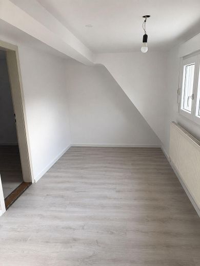Charmantes Haus mit Garage, Scheune & Garten im Herzen von Dettenheim – Zimmer