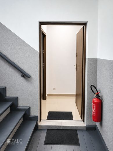 Wie ein Neubau, nur mit Seele-vollständig sanierte 4-Zimmer Wohnung – Eingangsbereich Innen, komplett saniert!