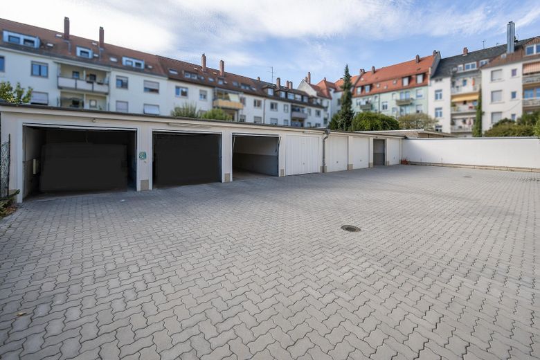 Zonder makelaarscourtage! 3-kamerappartement in een oud gebouw (ca. 102 m²) incl. balkon en garage in de Südweststadt – Hof / Garagen