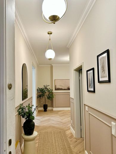 Zeitlose Eleganz trifft auf modernen Komfort - Sanierte 3 Zimmerwohnung am Schloss Charlottenburg – Eingangsbereich