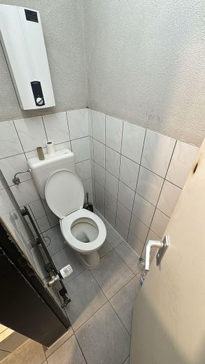 Wohn / Geschätshaus am Bahnhof/Fußgängerzone – Hausmeister Appartmen Nutztung
