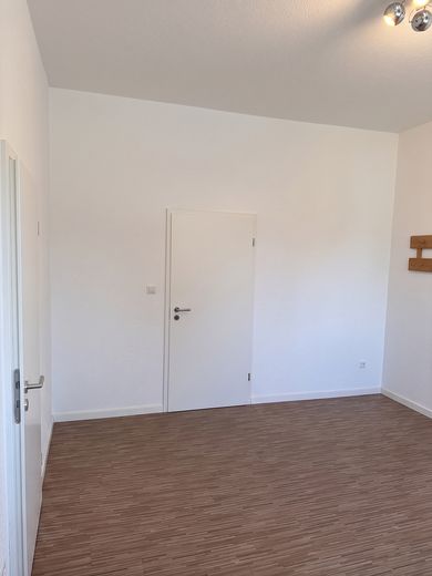 Helle & Moderne Büro- / Praxisräume im Erdgeschoss zentral gelegen in Osterfeld – Warteraum