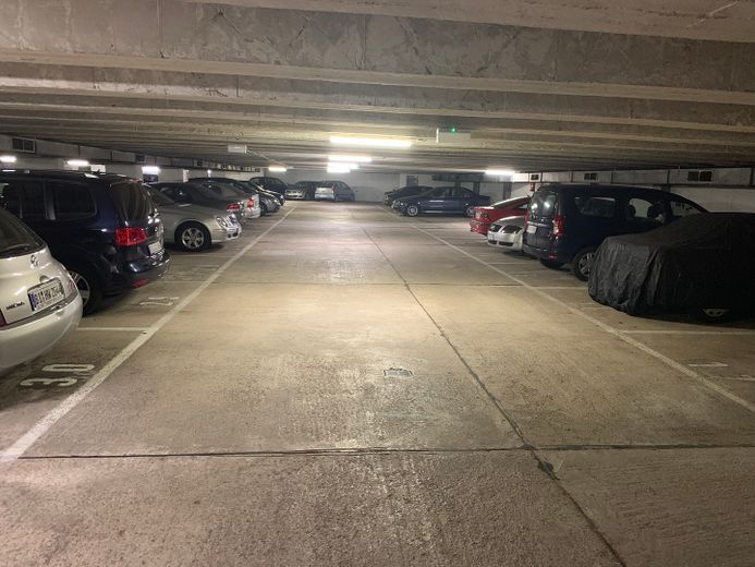 Tiefgaragenstellplatz in privater Tiefgarage – Foto 2