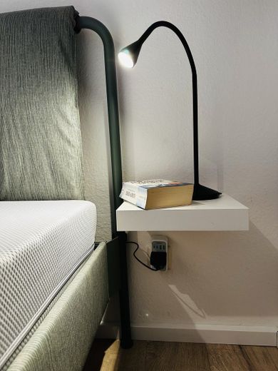 Nachttisch mit USB
