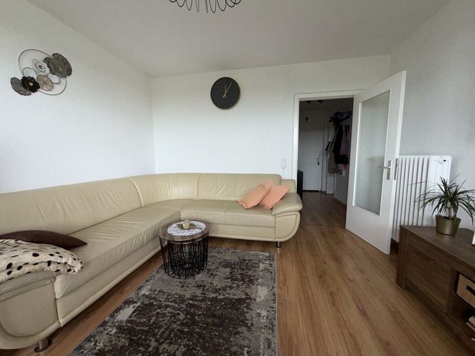 *Schicke und sanierte ETW zur Selbstnutzung in der schönen Landeshauptstadt Kiel !!!* – Wohnzimmer