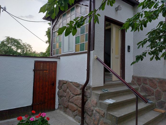 STILVOLLE VILLA - 3 Wohnungen – RENOVIERT - Heizung NEU – Foto 2