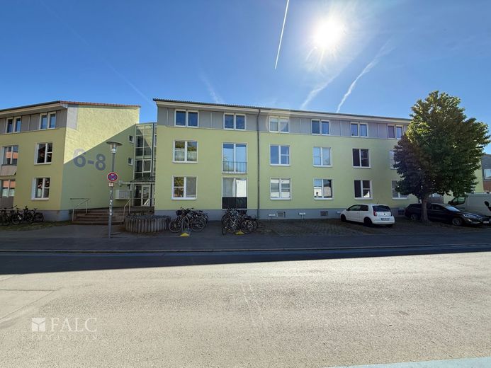 RESERVIERT*Bezugsfreie Erdgeschosswohnung in zentrumsnaher Lage mit 2 Balkonen und Außenstellplatz* – Außenansicht