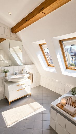 Badezimmer mit Tageslicht