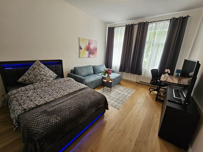 WG-Zimmer möbliert & frisch saniert – 8 Min. zur HTW Uni / Furnished room in a shared apartment – Zimmer 1 / Room 1 