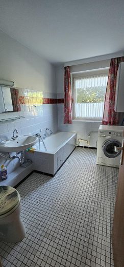 Helle 2-Zimmer-Eigentumswohnung mit Loggia und Garage in ruhiger Lage von Nortorf – Badezimmer