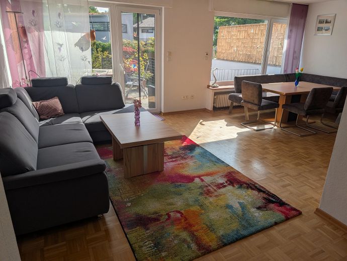 Modernisiertes Reihenhaus in Hiesfeld – nahe Rotbachsee, Garten, Garage & neues Dach aus 2023 – Wohnzimmer - Ansicht 1