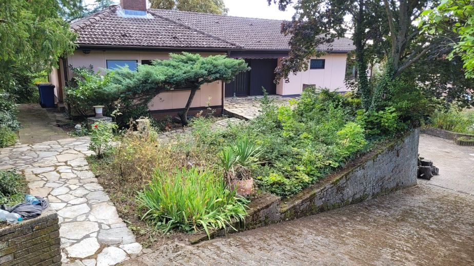 Hofeinfahrt/Vorderseite