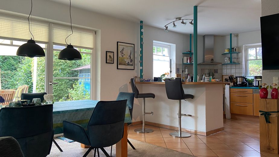 Von Privat: Energetisch modernisiertes Einfamilienhaus mit Einliegerwohnung / Mehrgenerationenhaus – EG Essen/Kochen