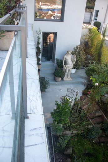 Design trifft Gemütlichkeit: Kernsaniertes Juwel mit Terrasse, High-End-Ausstattung, PV & Klima – फोटो 11