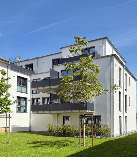 Modern wohnen oder clever investieren – freie Eigentumswohnung in 52146 ; BJ 2025 ; Bezugsfrei – Ansicht Innenhof Haus 11a
