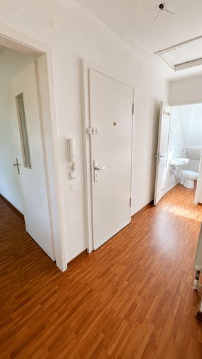 Keyifli 42 m² – merkezi konumda 2 odalı çatı katı dairesi – Flur Eingangsbereich
