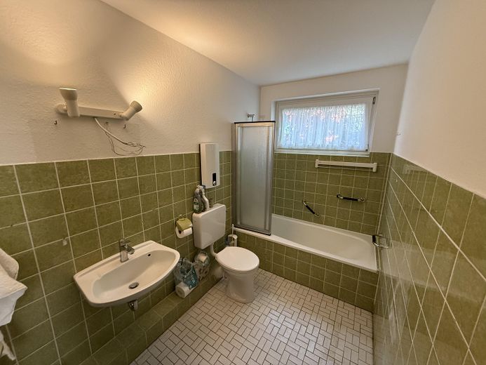 Investissement immobilier à Hambourg-Hummelsbüttel | Appartement loué de 2,5 pièces avec contrat de location indexé – Badezimmer