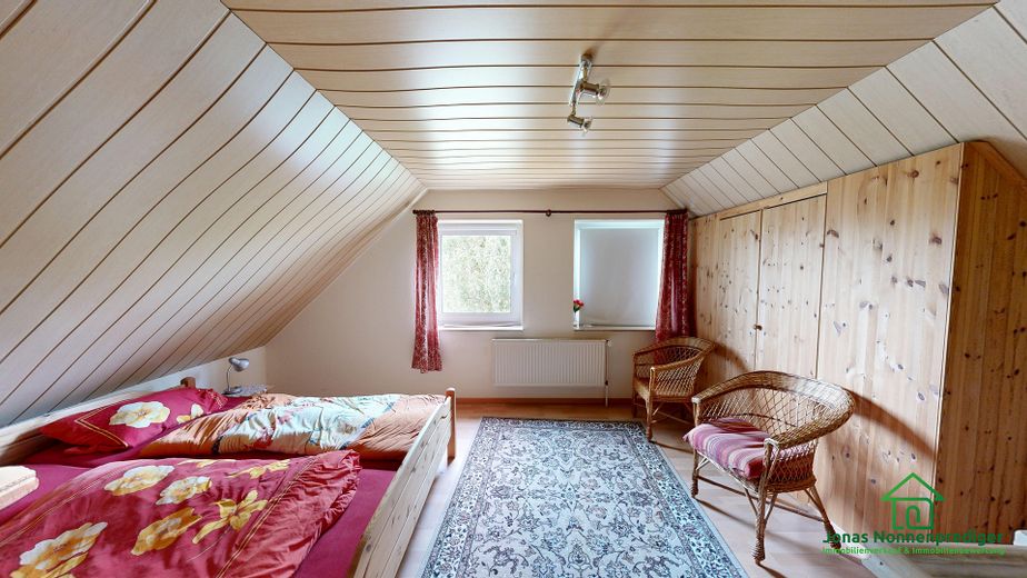 منزل مستقل مع شقة ملحقة وحديقة شتوية - دون عمولة على المشتري – Schlafzimmer im Dachgeschoss