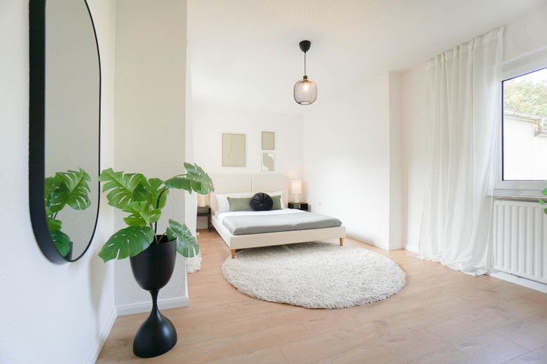 SOFORT FREI: Helle Drei-Zimmer-WHG mit Balkon in der Neustadt – Schlafzimmer
