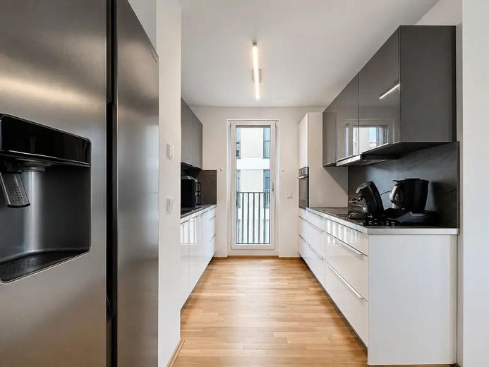 Neuwertige 3-Zimmer-Wohnung mit Balkon, zwei Bädern & TG-Stellplatz – Küche