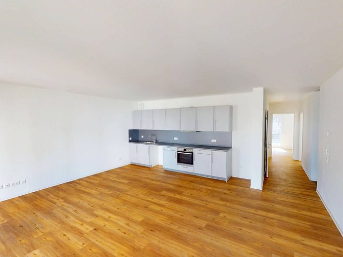 Hell und modern: Große 4-Zimmer-Wohnung mit EBK, 2 BÄDERN und BALKON im Neubauquartier FIELD 4 – Ansicht III: Wohn- und Esszim…