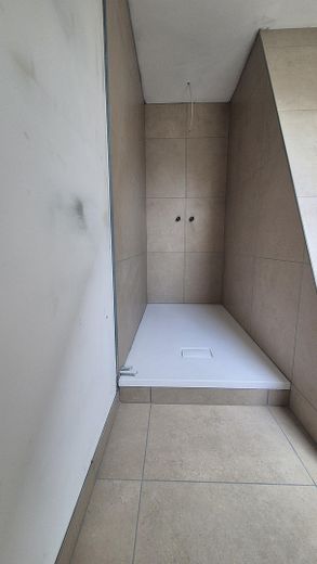 Erstbezug nach Dachausbau – moderne 2-Zimmer-Wohnung mit Effizienzklasse A – Dusche