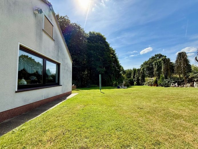 Fröndenberg-Ardey: Freistehendes Wohnhaus mit Gartenoase am Ende einer Sackgasse! – Garten