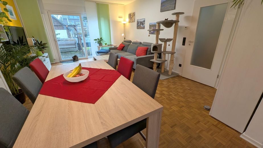 Ampio appartamento con terrazza, due bagni, garage e annesso versatile - senza provvigione – Wohnzimmer (eingerichtet)