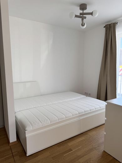 Moderne, vollmöblierte 1,5-Zimmer-Wohnung mit Stellplatz zu vermieten – ab sofort verfügbar – Ausziehbares Bett