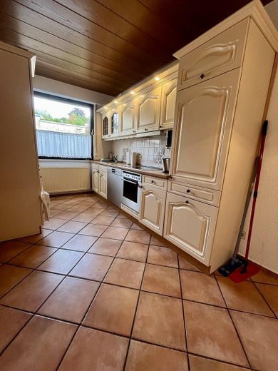 Maison familiale de 150 m² avec jardin, garage et place de stationnement à W-Katernberg – Photo 7