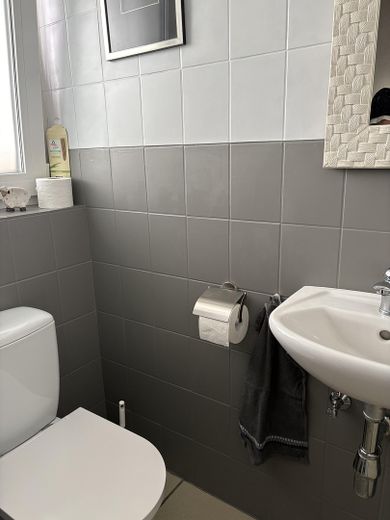 192 m²’lik geniş aile evi – modernize edilmiş, 7 oda, 3 banyo ve B enerji sınıfı – Gäste WC