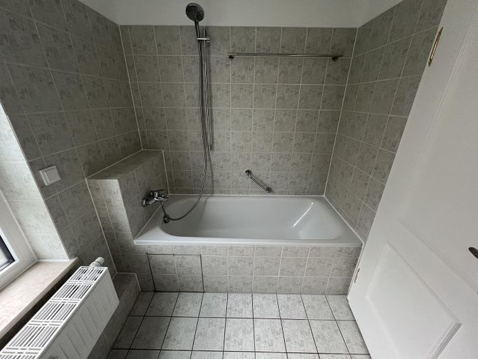 Urokliwe mieszkanie z ogrodem i pokojem muzycznym w spokojnej okolicy Monachium-Maxhof – Bad EG