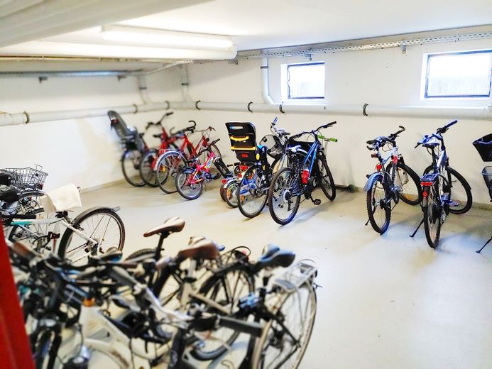 Avis aux investisseurs : duplex habité et meublé de 4 pièces avec cuisine, salle de bains et WC supplémentaires, dans un quartier calme proche du centre – gemeinsamer Fahrradraum