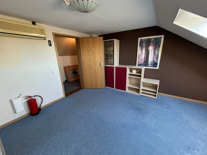 Mieszkanie dwupoziomowe 85 m² w pobliżu kampusu, bezpośrednio przy Ringgleis + 55 m² zaadaptowanej powierzchni użytkowej na poddaszu – Atelier im DG: Trennwände raus