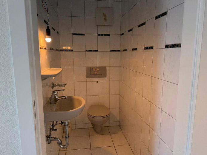 Appartement rénové de 3 pièces à proximité de la frontière – Gäste WC