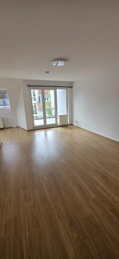 leegstaande 4-kamer-dakappartement in rustige ligging met overdekt balkon op het zuiden – Wohnzimmer