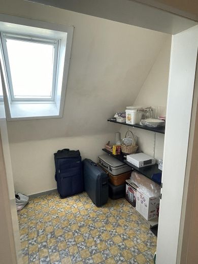 Freistehendes Einfamilienhaus mit großem Grundstück und viel Potenzial in Kühbach – Ankleide OG