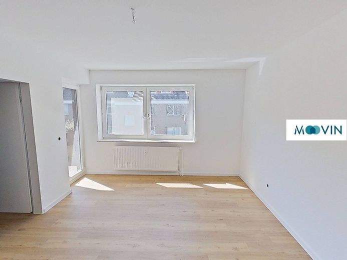 Renovated 1-Room Apartment with Balcony, Fitted Kitchen and Modern Shower Bathroom – Ansicht III: Wohn- und Schlaf…
