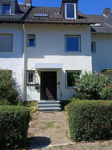 Large terraced house with 157 m² in Frankfurt – Eingang