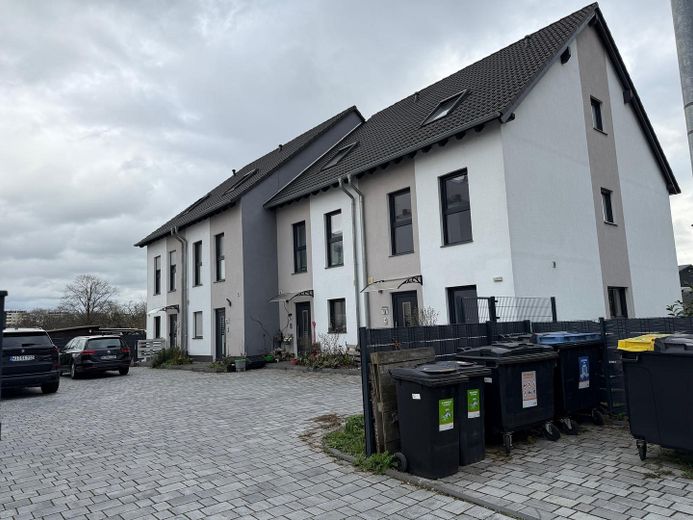 Großzügiges Endreihenhaus mit großem Garten – Foto 1