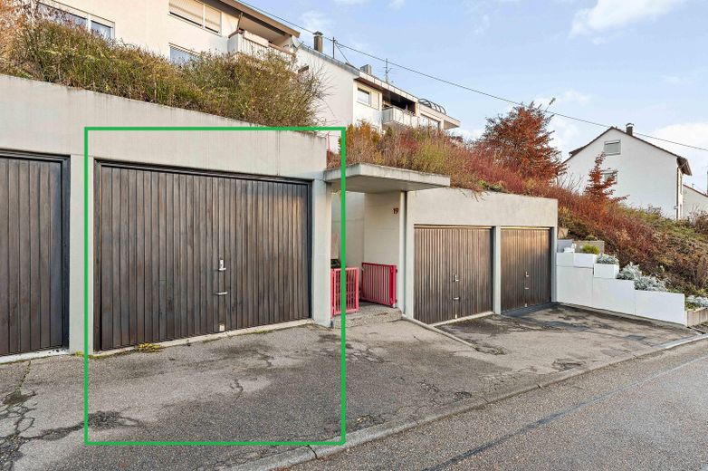 Einzelgarage mit viel Platz